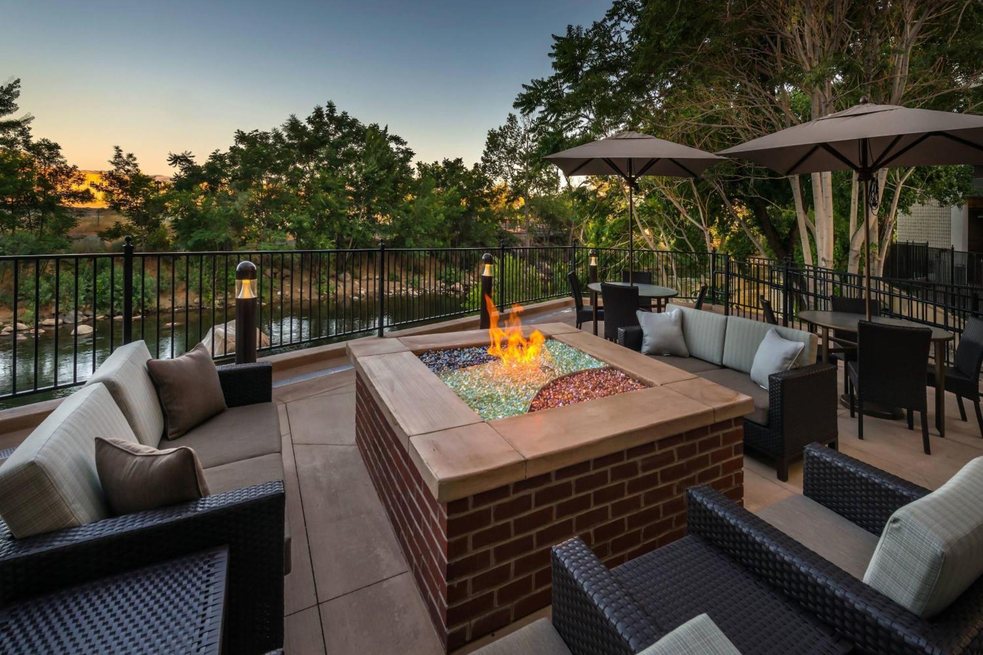 Courtyard By Marriott Reno Downtown/Riverfront Экстерьер фото
